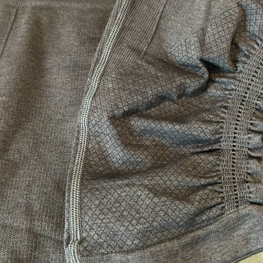 Lululemon In The Flow Ruched Seamless Crop Size 4 Inkwell - Picture 6 of 10